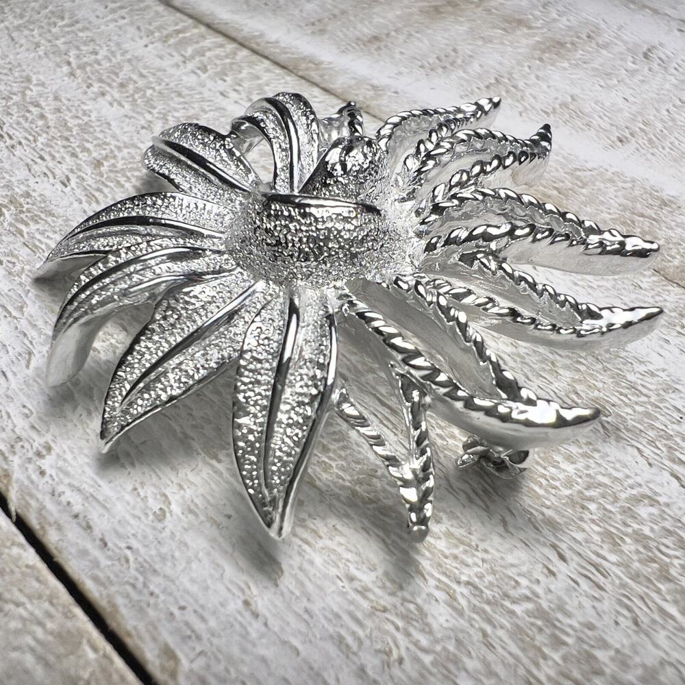 Sarah Coventry Signed Vintage Flower Leaf Spray Textured Silver Tone Pin Brooch